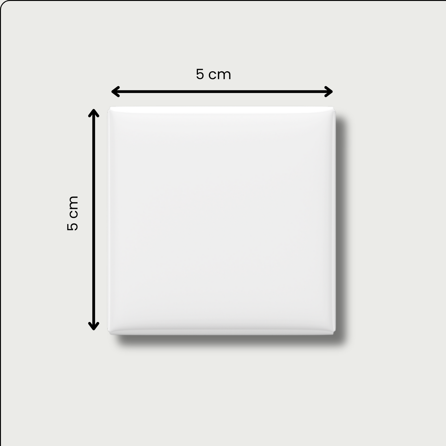White square with dimensions labeled as 5 cm on each side.
