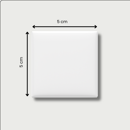 White square with dimensions labeled as 5 cm on each side.